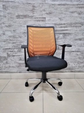 Кресло Barneo K-138 для персонала (черная ткань оранжевая сетка) в Краснокамске - krasnokamsk.ok-mebel.com | фото